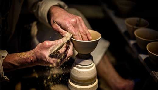 制作一个陶瓷制品需要哪些步骤呢？